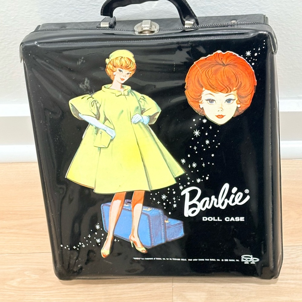 VINTAGE BARBIE MATTEL
BLACK DOLL CARRYING
CASE VIVID BOLD COLORS
COLLECTIBLE - Picture 7 of 13